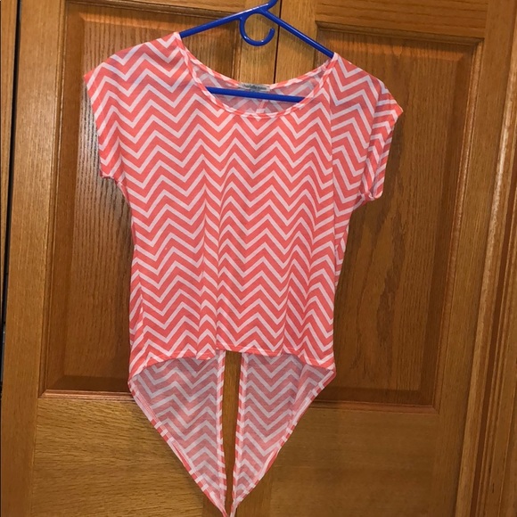 Open back, zig zagged blouse - Picture 2 of 3